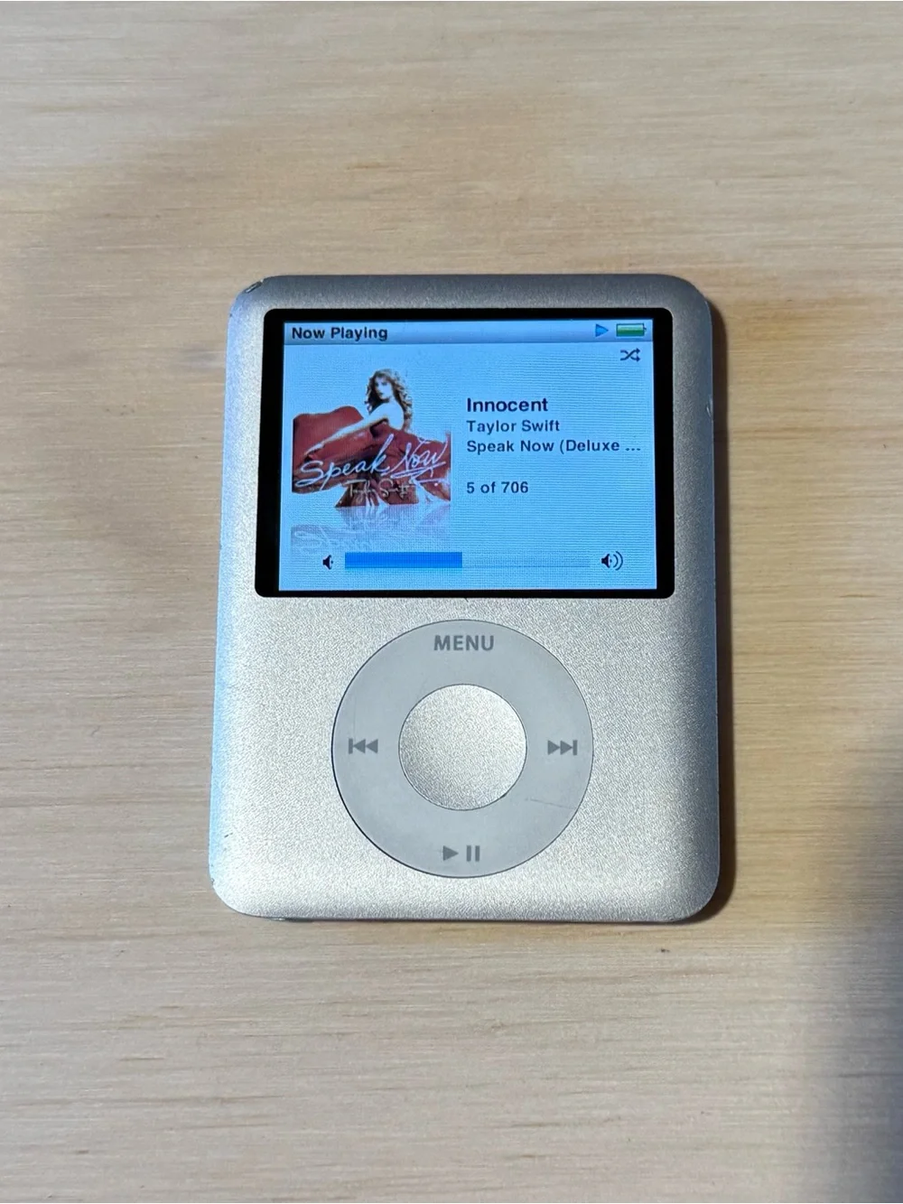 Apple iPod Nano A1236 4GB Silver Tested Good w/Charger-706Songs Read Description